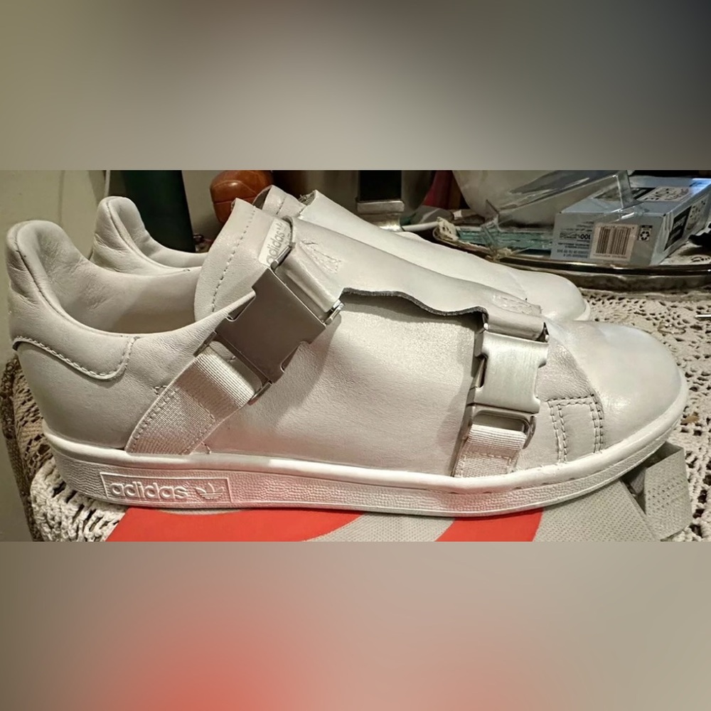 Adidas White Buckle Stan Smiths size 7